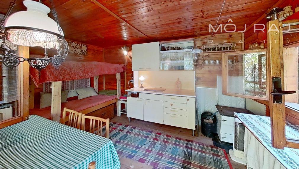 🏡 NA PREDAJ ZÁHRADA S DREVENOU CHATKOU – VRÚTKY