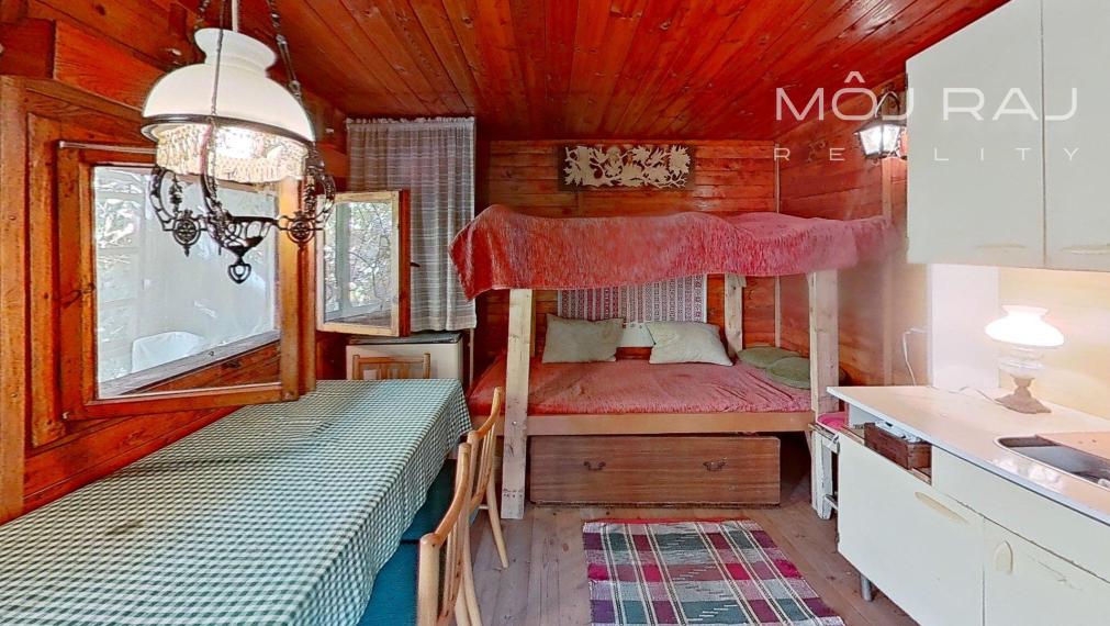 🏡 NA PREDAJ ZÁHRADA S DREVENOU CHATKOU – VRÚTKY