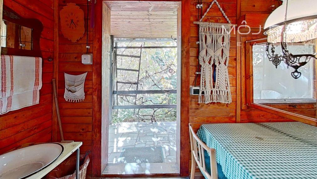 🏡 NA PREDAJ ZÁHRADA S DREVENOU CHATKOU – VRÚTKY