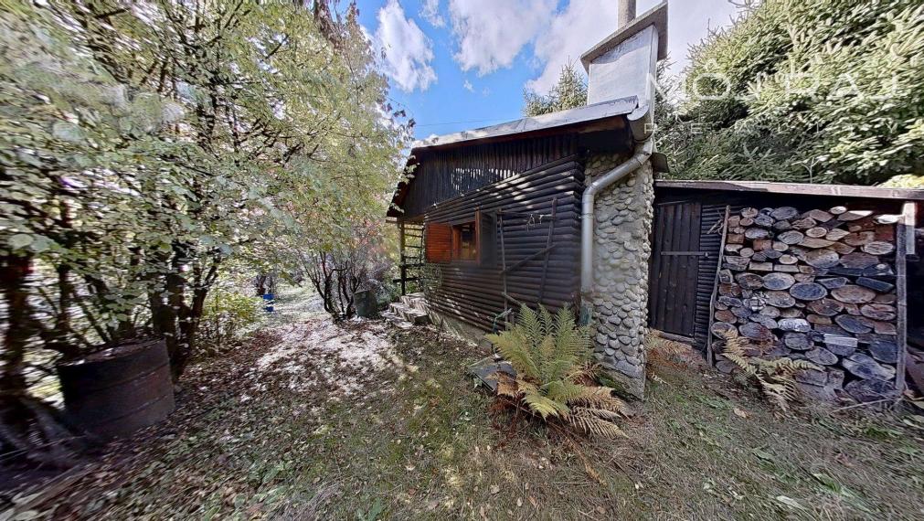 🏡 NA PREDAJ ZÁHRADA S DREVENOU CHATKOU – VRÚTKY