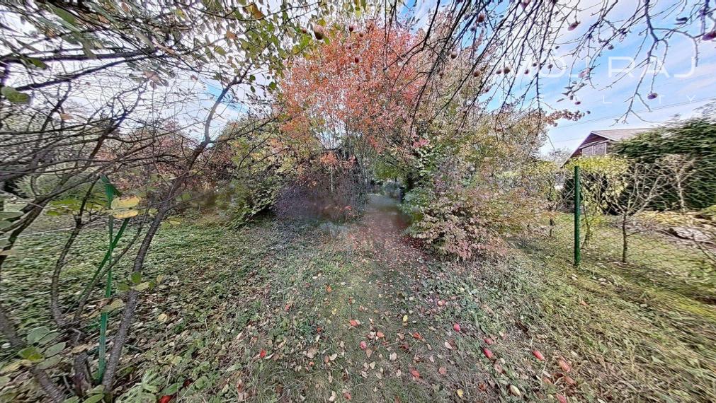 🏡 NA PREDAJ ZÁHRADA S DREVENOU CHATKOU – VRÚTKY