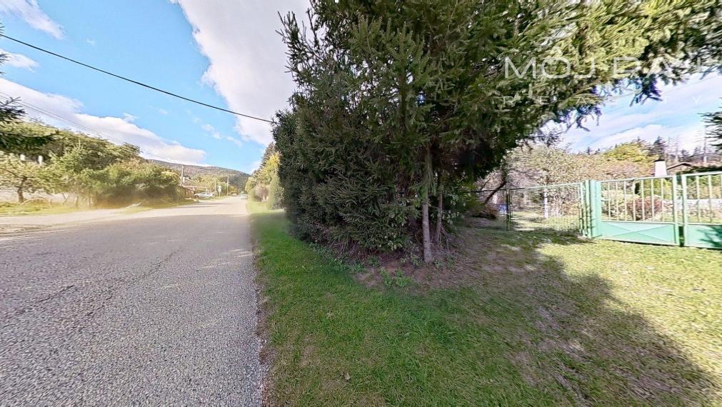 🏡 NA PREDAJ ZÁHRADA S DREVENOU CHATKOU – VRÚTKY