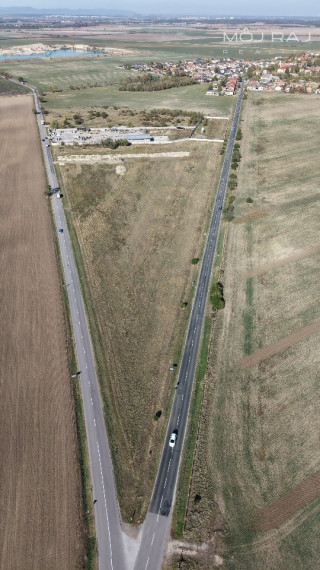 🏗️ INVESTIČNÁ PRÍLEŽITOSŤ | POZEMOK NA PRIEMYSELNÝ AREÁL A OBČIANSKU VYBAVENOSŤ – ČAKANY, 25 MINÚT OD BRATISLAVY
