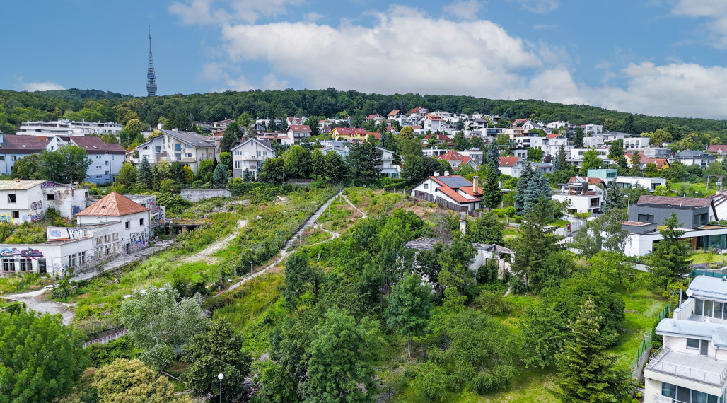 🌞 Slnečný stavebný pozemok na Kolibe 🌞