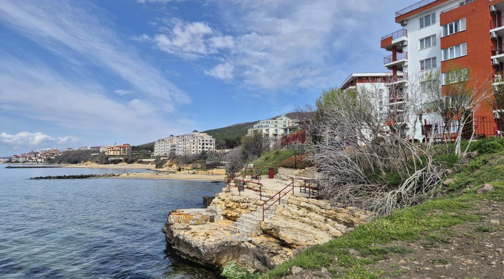 🏖️ 2-izb. apartmán s terasou – Crown Fort Club, Grand Resort, Sveti Vlas, Bulharsko