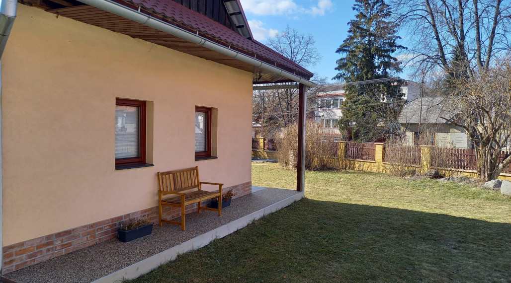 Útulný vidiecky dom s veľkou záhradou, dielňou a absolútnym súkromím