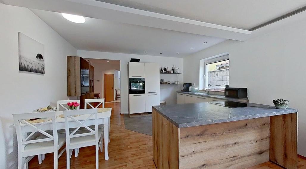 🏡 Na prenájom rodinný dom v centre Šenkvíc