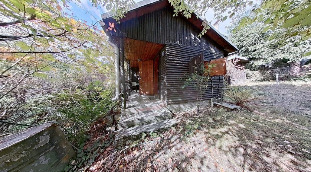 🏡 NA PREDAJ ZÁHRADA S DREVENOU CHATKOU – VRÚTKY