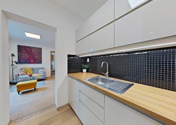 💼 Investičný 2-izbový apartmán so zeleným výhľadom a garážou v Zuckermandeli!