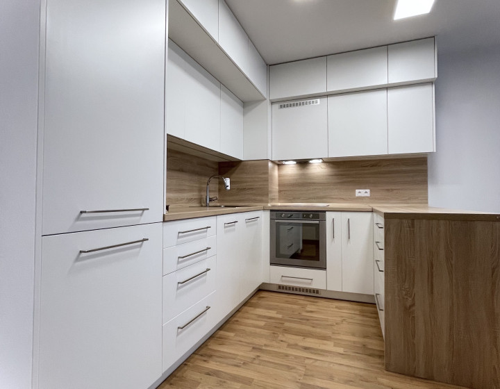 PREDANÉ - Moderný 3 izb. byt so záhradou 115 m2, so zariadením na mieru