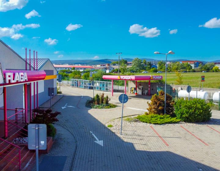 Investičná príležitosť admin. areál (budova, sklad a 31 park. miest) v Pezinku