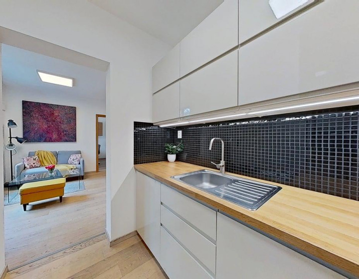 💼 Investičný 2-izbový apartmán so zeleným výhľadom a garážou v Zuckermandeli!