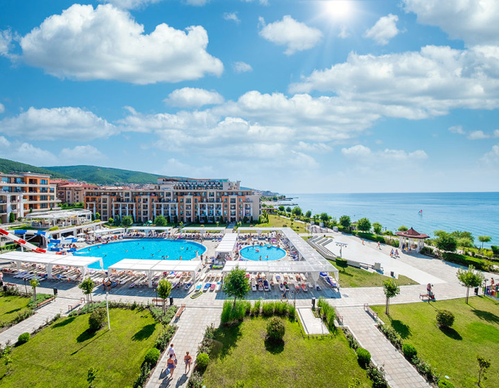 🏖️ Hotelový apartmán s balkónom – 4⭐ Premier Fort Beach, Sveti Vlas (budova B1)