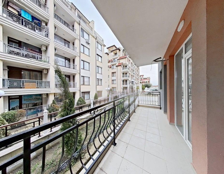 🌴 Moderný 2-izb. apartmán s terasou len 300 m od mora – Sveti Vlas